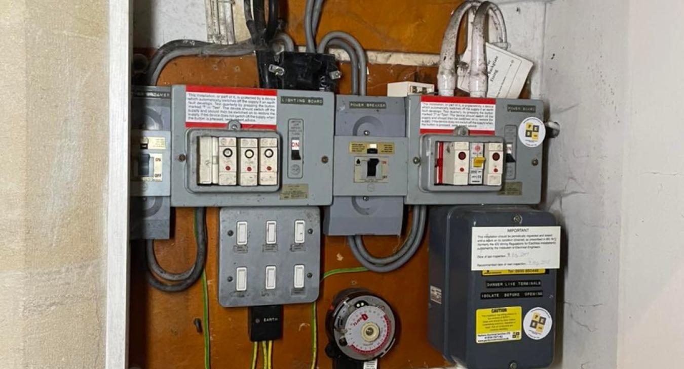 Old fusebox / electrical system